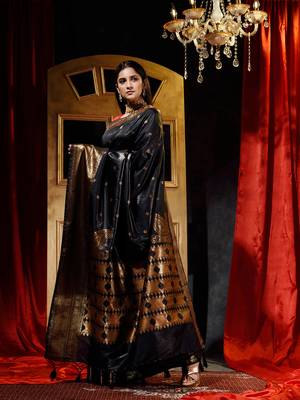 Handloom Black Katan Silk Banarasi Saree with Blouse Piece 4