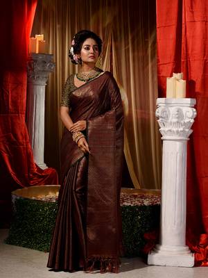 Handwoven Maroon Kubera Pattu Saree with Blouse Piece 1
