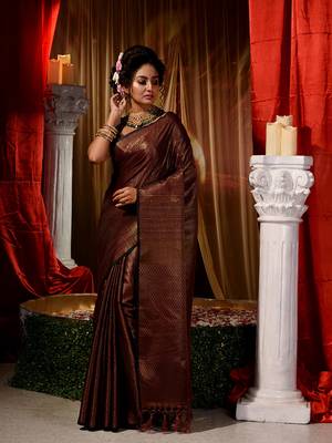 Handwoven Maroon Kubera Pattu Saree with Blouse Piece 3