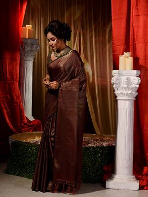 Handwoven Maroon Kubera Pattu Saree with Blouse Piece 4