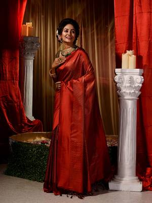 Handwoven Red Kubera Pattu Saree with Blouse Piece 3