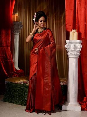 Handwoven Red Kubera Pattu Saree with Blouse Piece 4