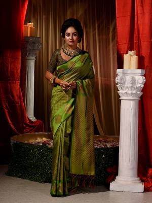 Handwoven green Kubera Pattu Saree with Blouse Piece 1