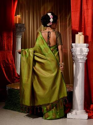 Handwoven green Kubera Pattu Saree with Blouse Piece 2