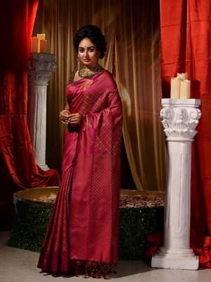 Handwoven Dark Pink Kubera Pattu Saree with Blouse Piece 4