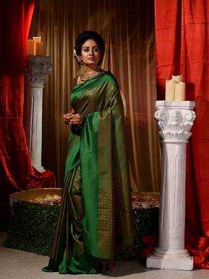 Handwoven Dark Green Kubera Pattu Saree with Blouse Piece 4