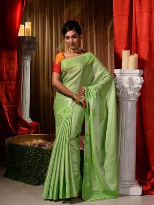 Handwoven Parrot Green Kubera Pattu Saree with Blouse Piece 1