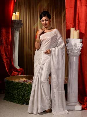 Handwoven White Kubera Pattu Saree with Blouse Piece 1