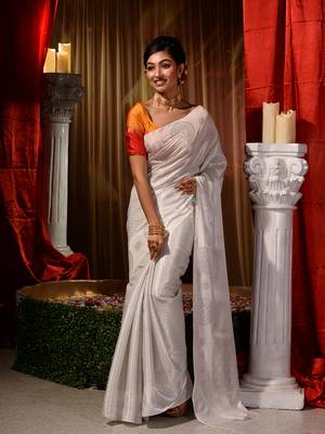 Handwoven White Kubera Pattu Saree with Blouse Piece 3