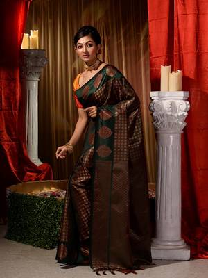 Handwoven Dark Green Kubera Pattu Saree with Blouse Piece 4