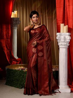 Handwoven Maroon Kubera Pattu Saree with Blouse Piece 3