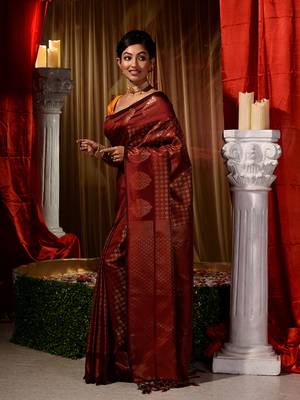 Handwoven Maroon Kubera Pattu Saree with Blouse Piece 4
