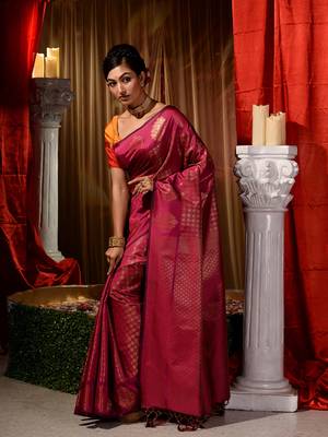 Handwoven Pink Kubera Pattu Saree with Blouse Piece 4