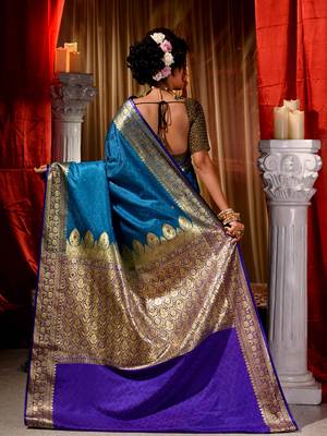 Firozi Zari Weaved Kanjivaram Saree with Blouse Piece With Stone Work 2