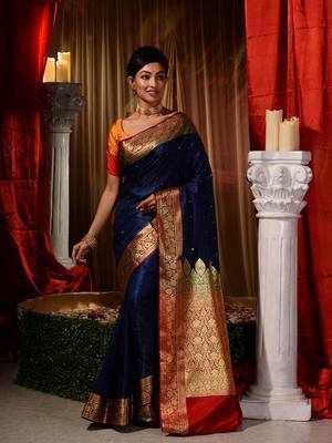 Navy Blue Zari Weaved Kanjivaram Wedding Saree with Blouse Piece With Stone Work 3