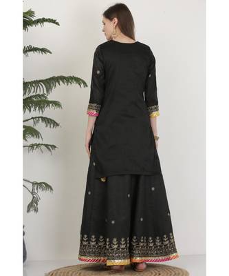Kaanchie Nanggia Dupion Black Embroidery Lehenga Set 2