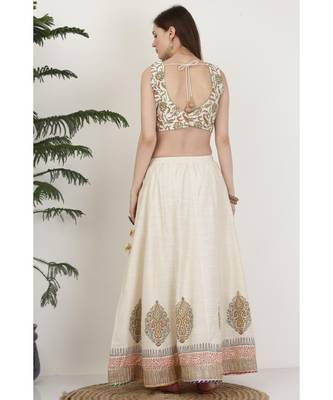 Kaanchie Nanggia Silk White printed Lehenga Set 2