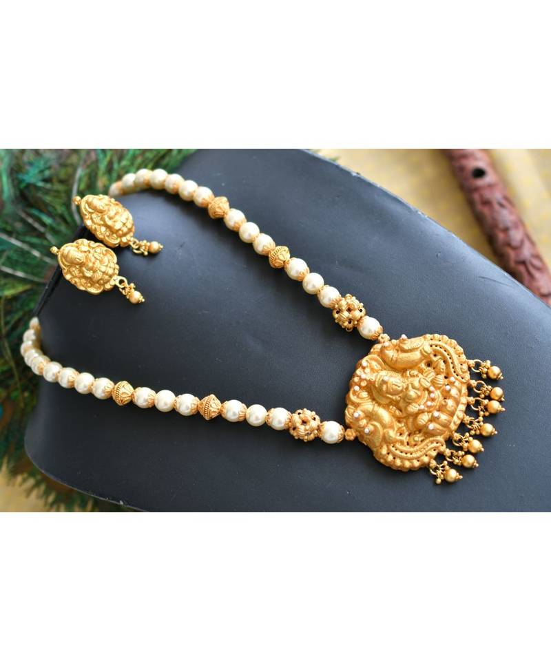 Matte finish pearl Lakshmi designer short haar set dj-06613