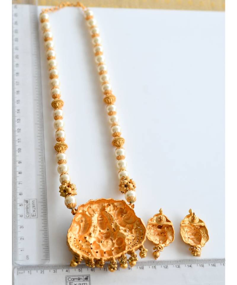 Matte finish pearl Lakshmi designer short haar set dj-06613