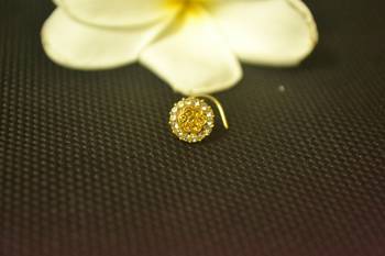 Yellow diamond nose-ring 1