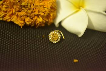 Yellow diamond nose-ring 1