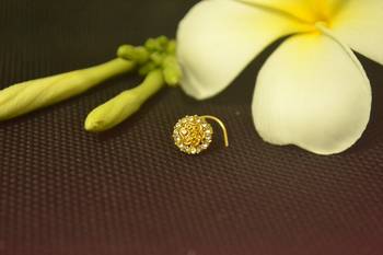 Yellow diamond nose-ring 1