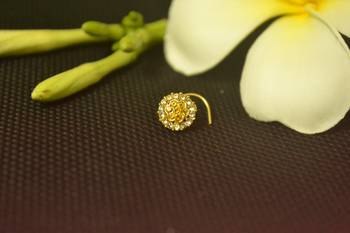 Yellow diamond nose-ring 2