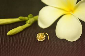 Yellow diamond nose-ring 3