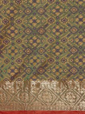 Green woven banarasi silk saree with blouse 3