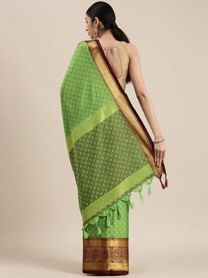 Parrot Green Woven Cotton Silk Saree With Blouse 2
