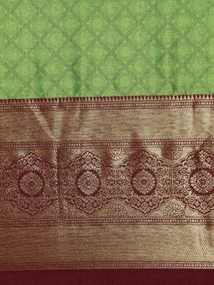 Parrot Green Woven Cotton Silk Saree With Blouse 3