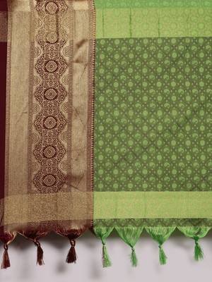 Parrot Green Woven Cotton Silk Saree With Blouse 4