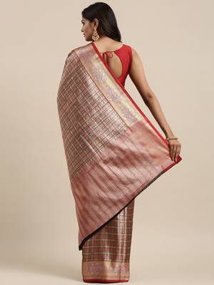 Gold woven kanchipuram silk blend saree with blouse 4