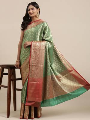 Green woven kanchipuram silk blend saree with blouse 3