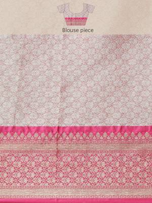Green woven Faux kanchipuram silk saree with blouse 5