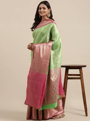 Green woven kanchipuram silk saree with blouse 3