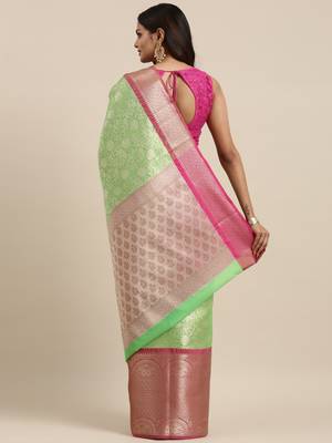 Green woven kanchipuram silk saree with blouse 4