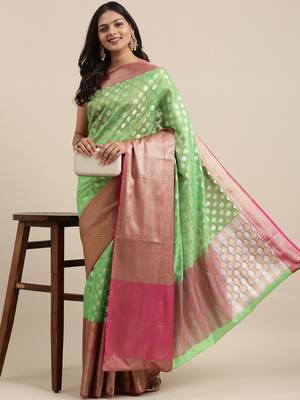 Green woven Faux kanchipuram silk saree with blouse 3