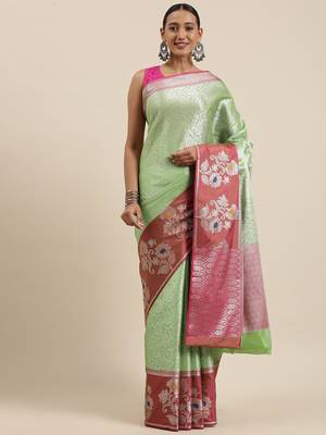 Green woven kanchipuram silk blend saree with blouse 3