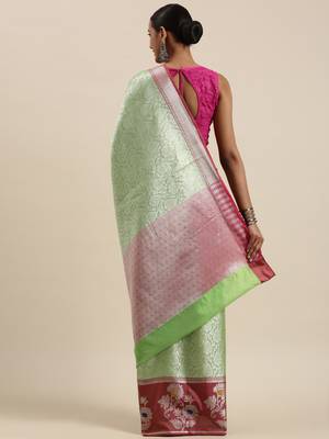 Green woven kanchipuram silk blend saree with blouse 4