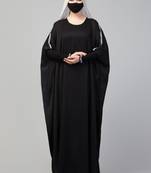 Free Size kaftan with long elasticated sleeves.