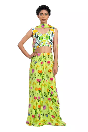 Green Crepe Plain Saree With Blouse