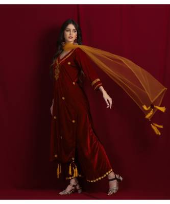maroon velvet kurti with maroon pallazo  and mustard net dupatta emblished with tassels 4