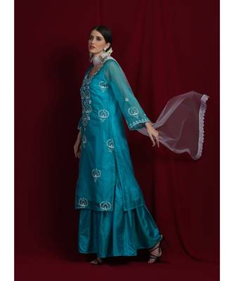 Organza green chikankari kurti with white and golden detailing 5