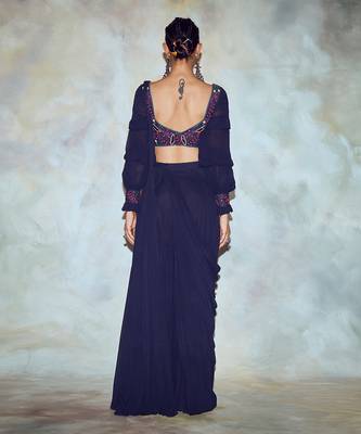 Dark Blue Leaf Embroidered Saree Set 4