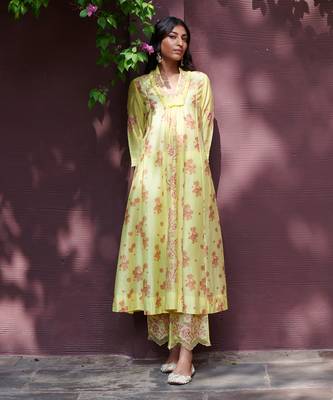 Gulab Pale Yellow And Maroon 2