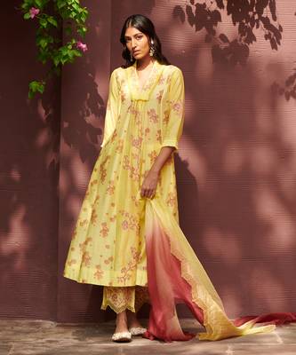Gulab Pale Yellow And Maroon 1