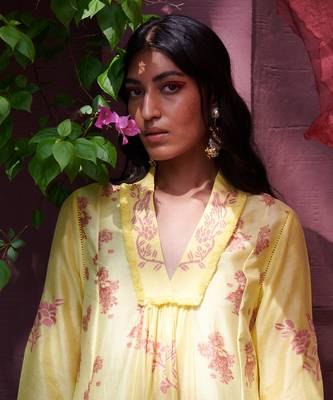 Gulab Pale Yellow And Maroon 3