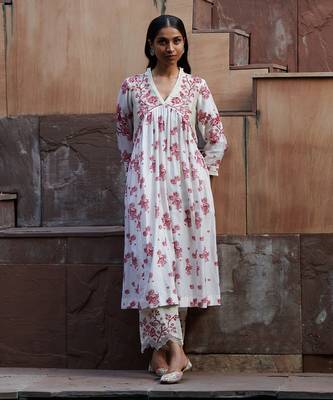 Gulab Ivory And Maroon Kurta-Sets 2