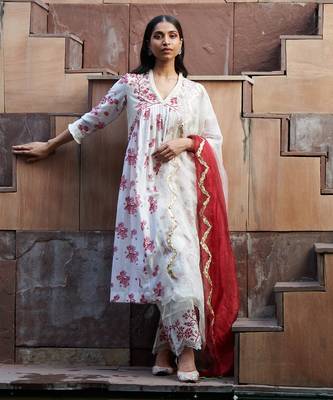 Gulab Ivory And Maroon Kurta-Sets 1